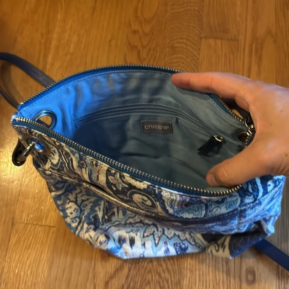 Chico's‎ blue paisley tapestry crossbody bag silver accents adjustable strap